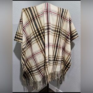 Woolrich Blanket Wrap Cape Poncho Shawl Fringe. One Size Tan Black Plaid